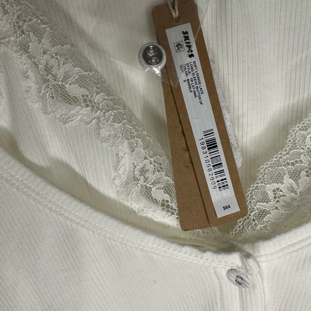 NWOT SKIMS Soft Lounge Lace Long Sleeve Button Up in Marble - Picture 3 of 9